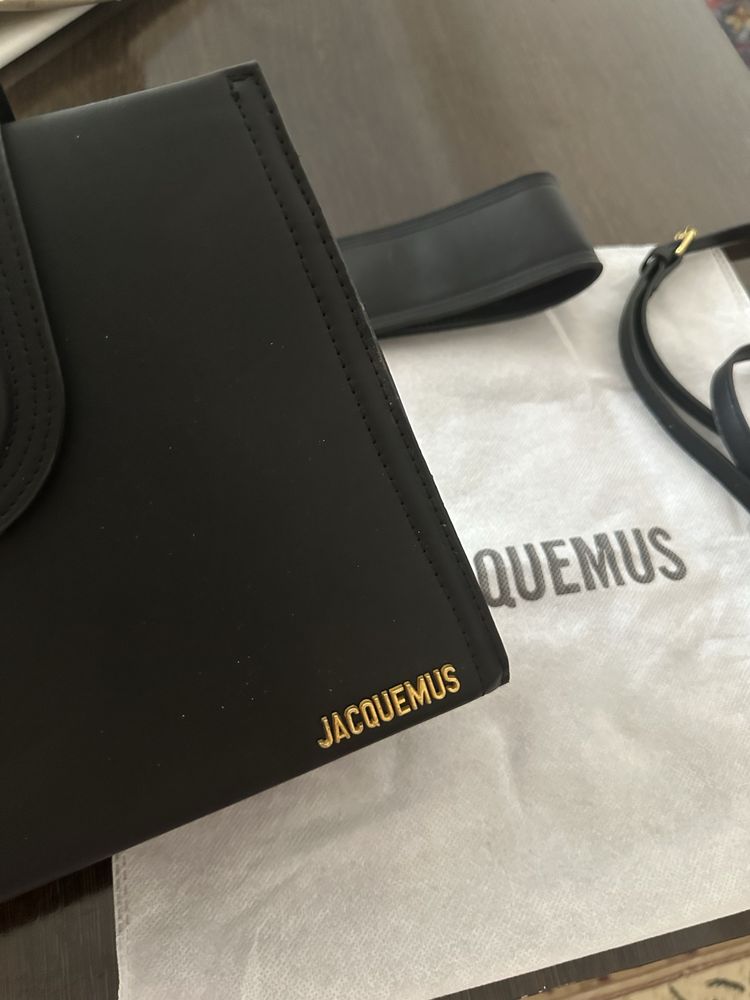 Продается сумка JACQUEMUS (большой)