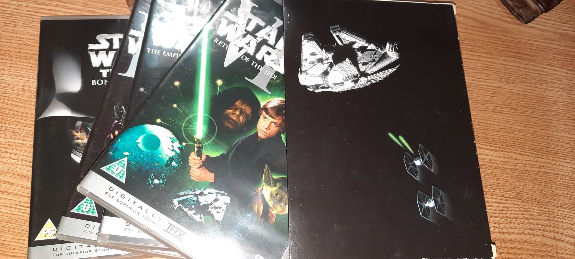 Vând set 4 discuri Star Wars de colecție