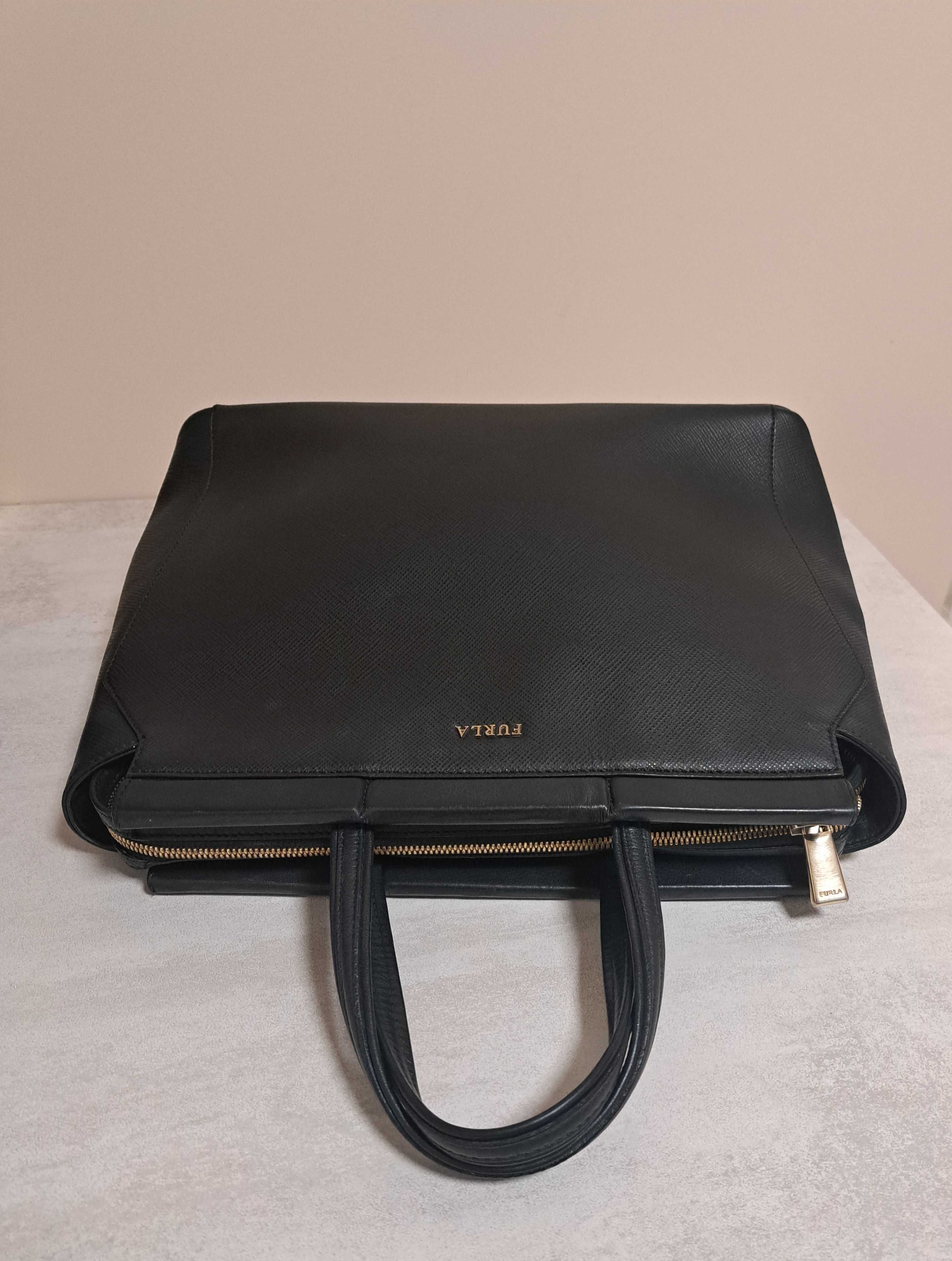 Класическа черна чанта Furla