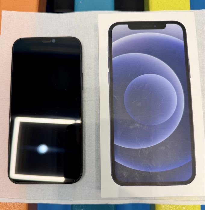 IPhone 12. 356GB. Pachet cu accesorii multuple