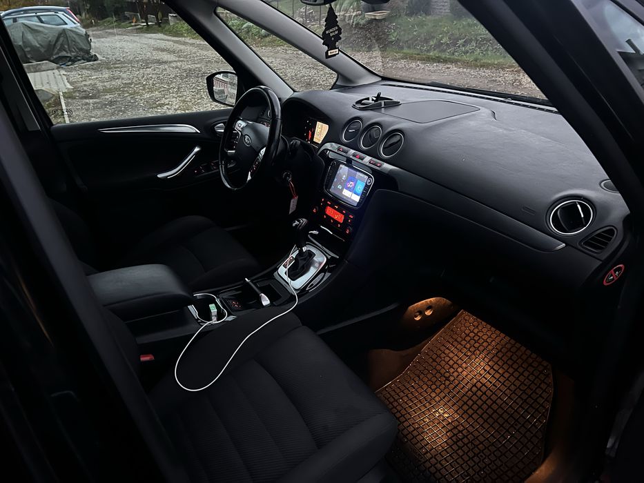 Ford Galaxy Titanium •2015 • 7 locuri — Eleganta si confort premium