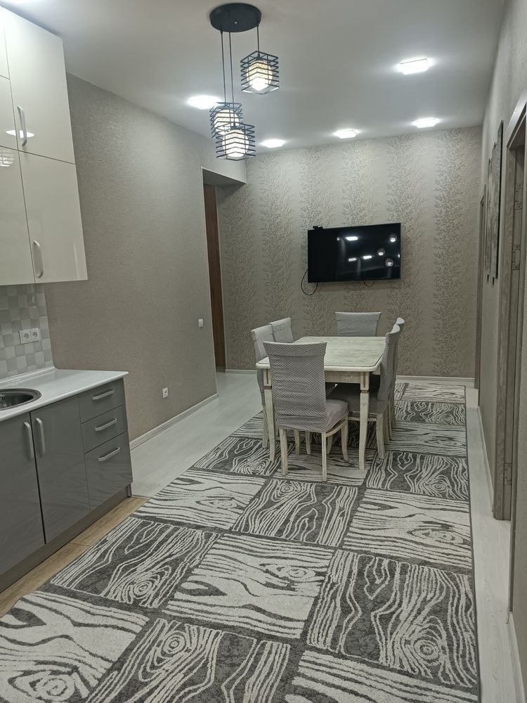 Продажа кв 3х комн 2 этаж 7 этажки с ремонтом обстановка. Улица Парке