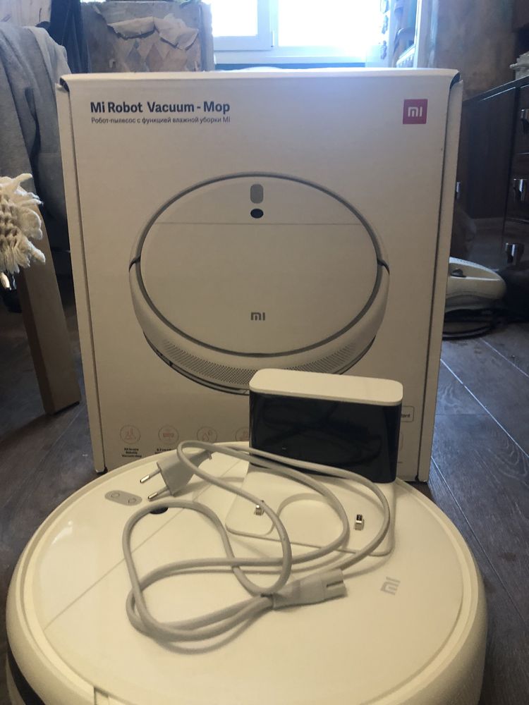 Робот прахосмукачка Xiaomi Mi Robot Vacuum Mop Cleaner, 0.6 л, WI-FI