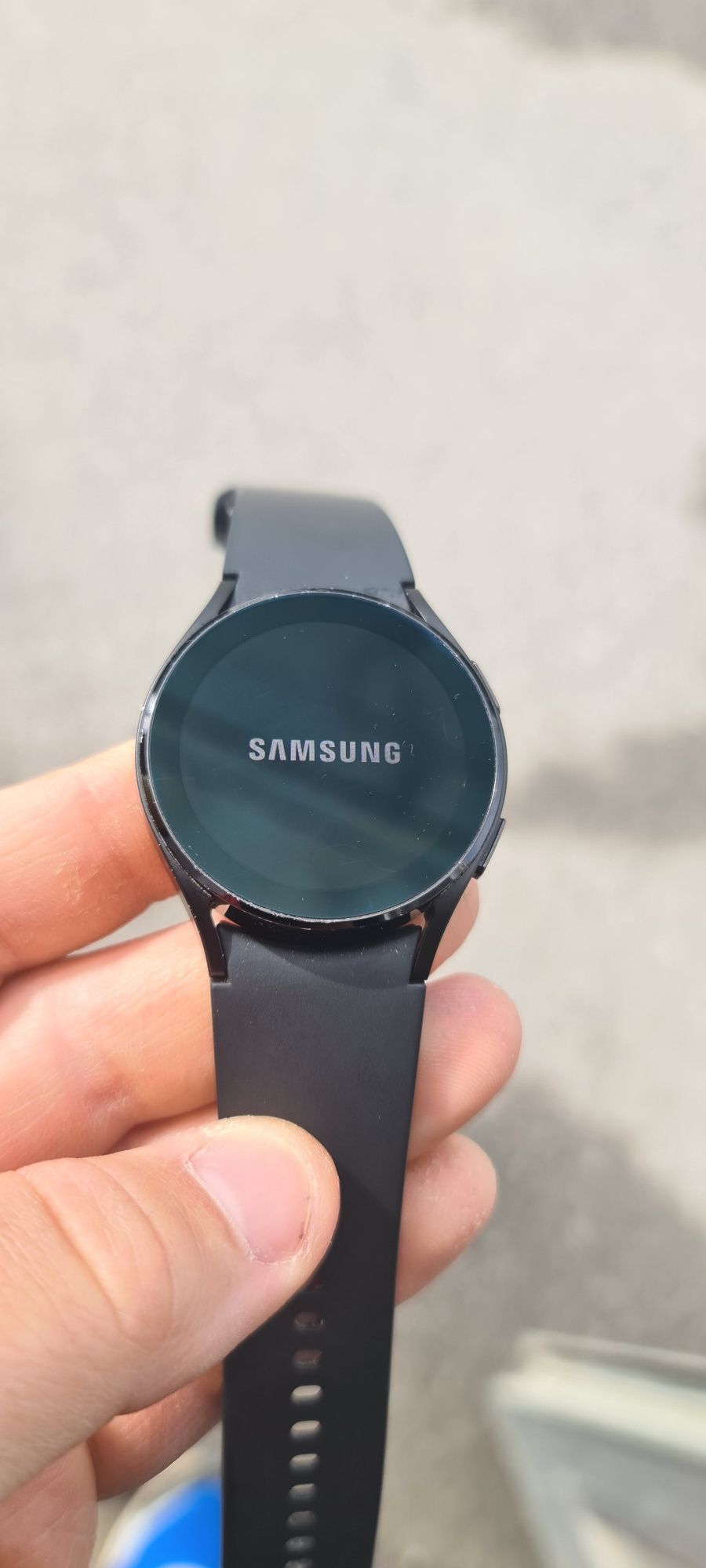 Samsung  galaxy  watch 4
