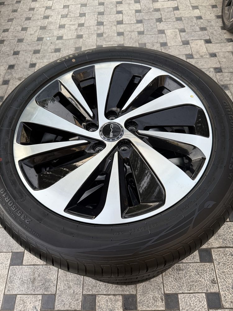 Byd chempion yengi diska baloni salondan ciqan yecilgan obmenam bor