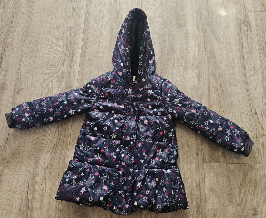 Яке с качулка,размер 4-5г.
Цена 15лв.
Цена 15л