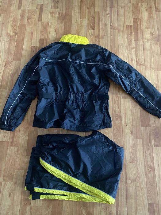 Costum de ploaie ( moto)