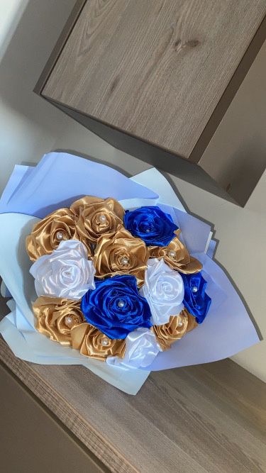 Buchet 13 trandafiri din satin