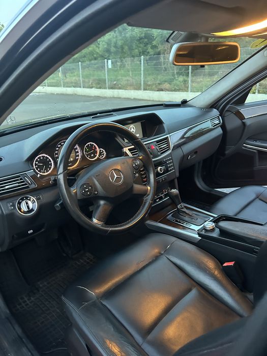 Mercedes Benz E Class 2.2 diesel la preț de Passat