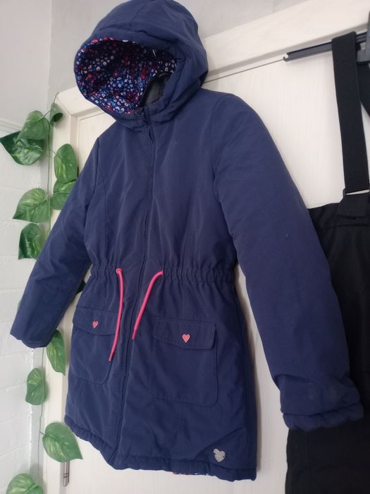 Двулицево и яке и гащеризон за ски