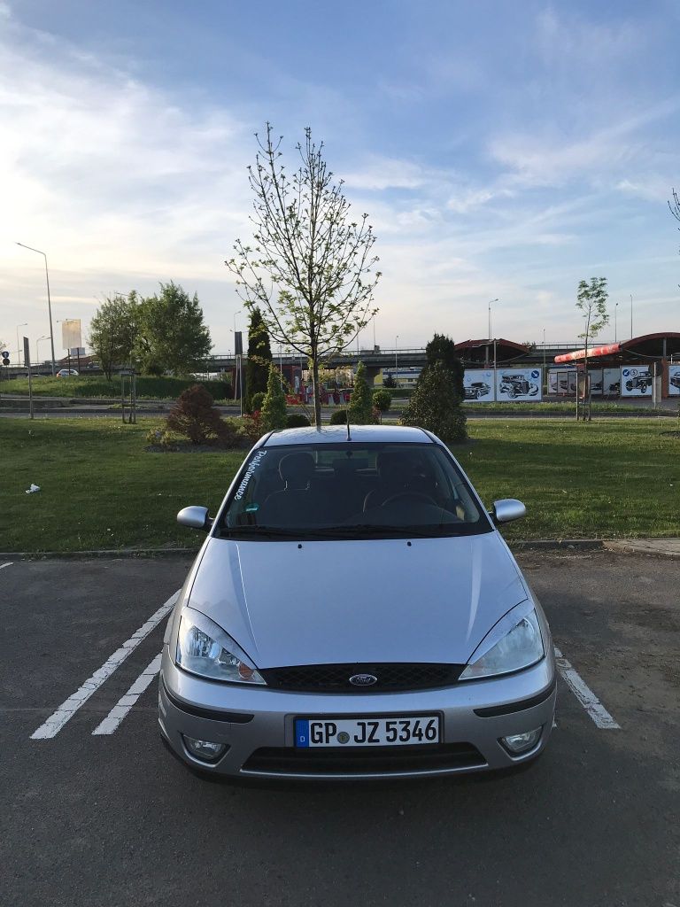 Vând Ford Focus 1.6 benzina