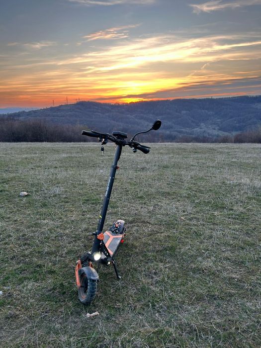 Vând trotineta electrica