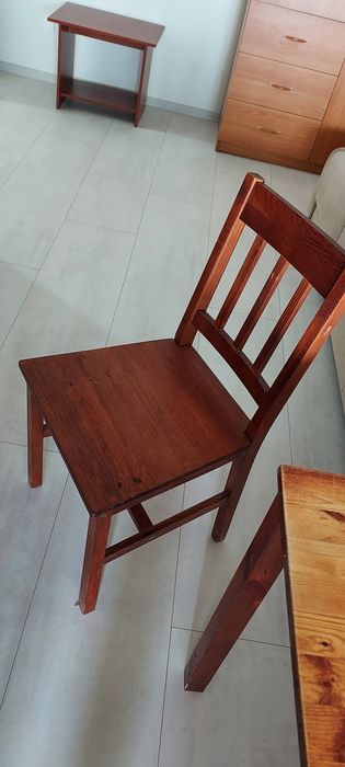 Vând masa cu 4 scaune