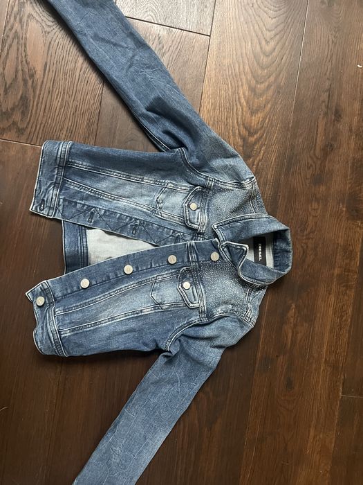 дънкето яде Disel