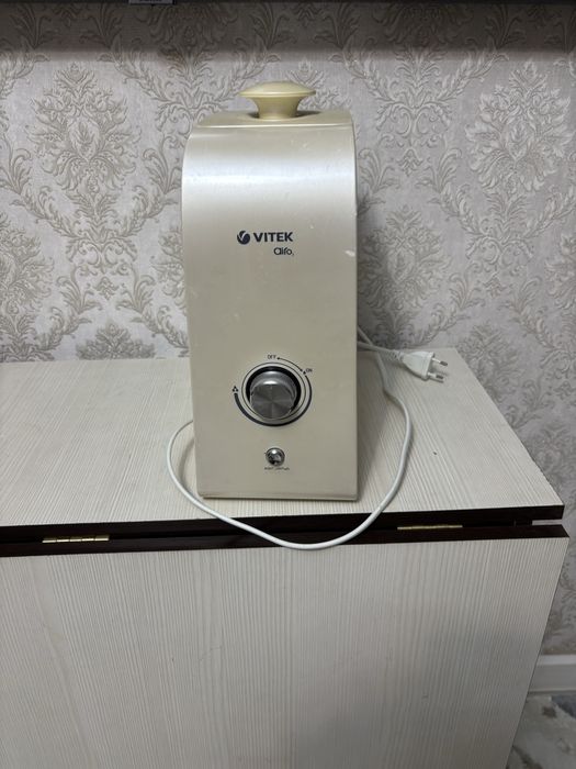 Увлажниетель воздуха в хорошем состояний. Работает отлично . Продам.