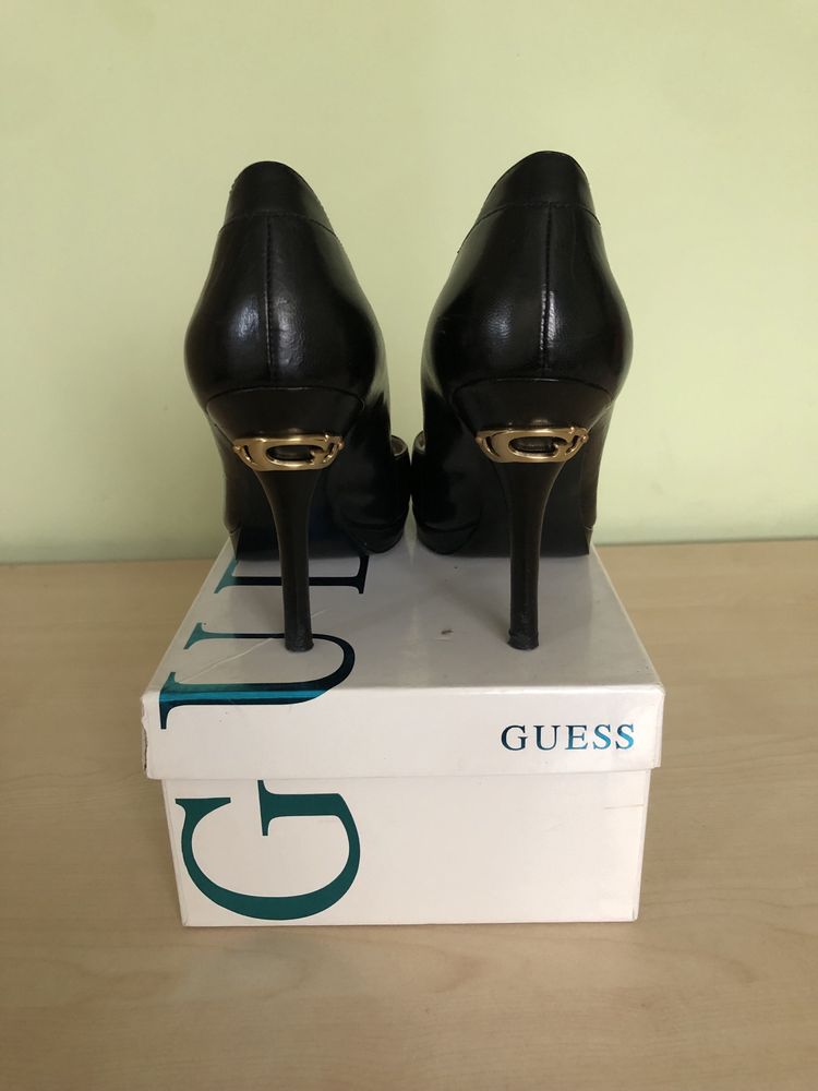 Кожени дамски обувки на ток GUESS