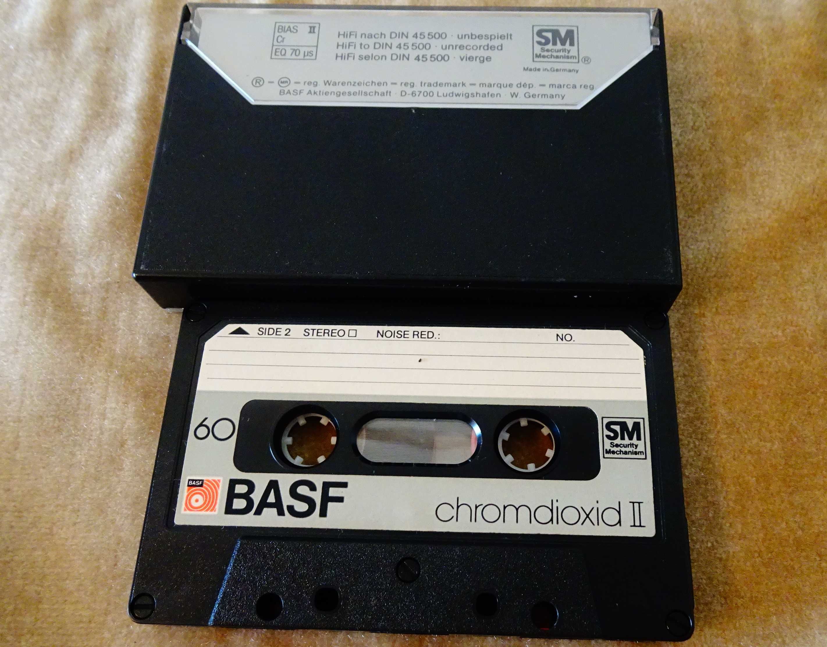 Аудиокасета BASF с Ronnie James Dio и Nazareth.