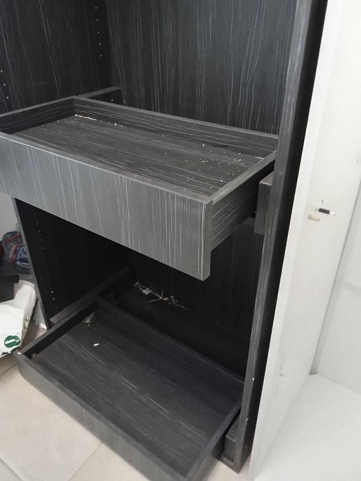 Голям шкаф с витрини и рафтове с механизми- 490 лв.