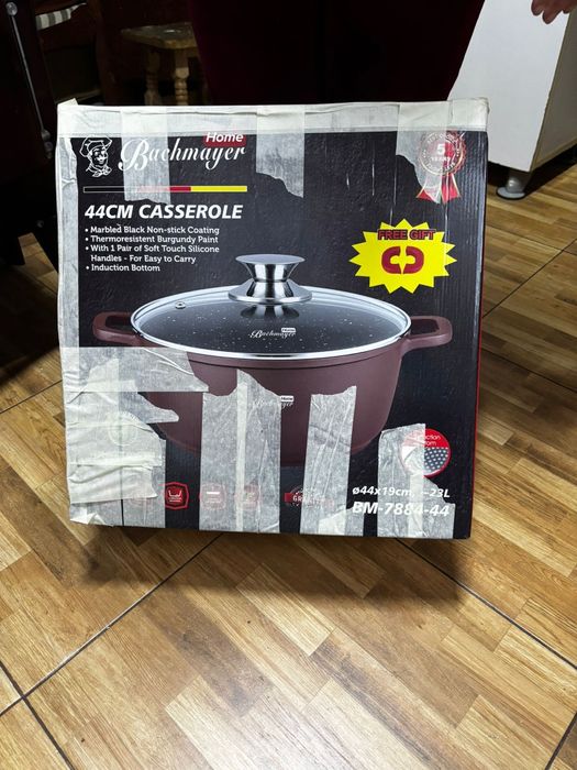 Vând oală de fonta m 44 stare foarte bună