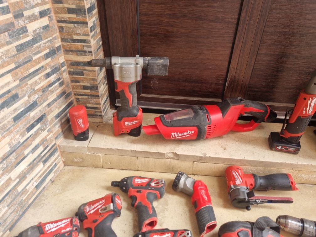 Milwaukee M12 инструменти