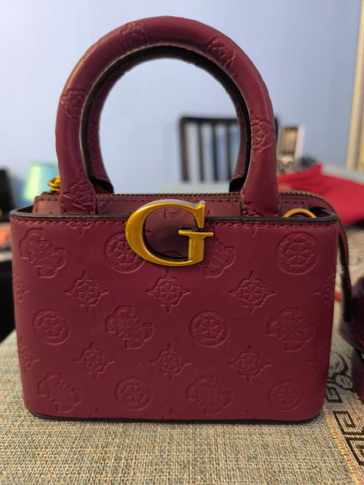 Оригинална малка чанта Guess