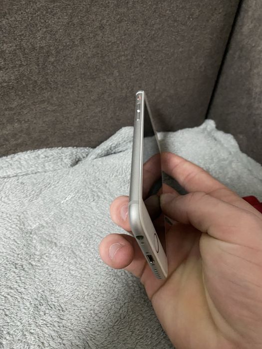 Продам iPhone 6s память 64