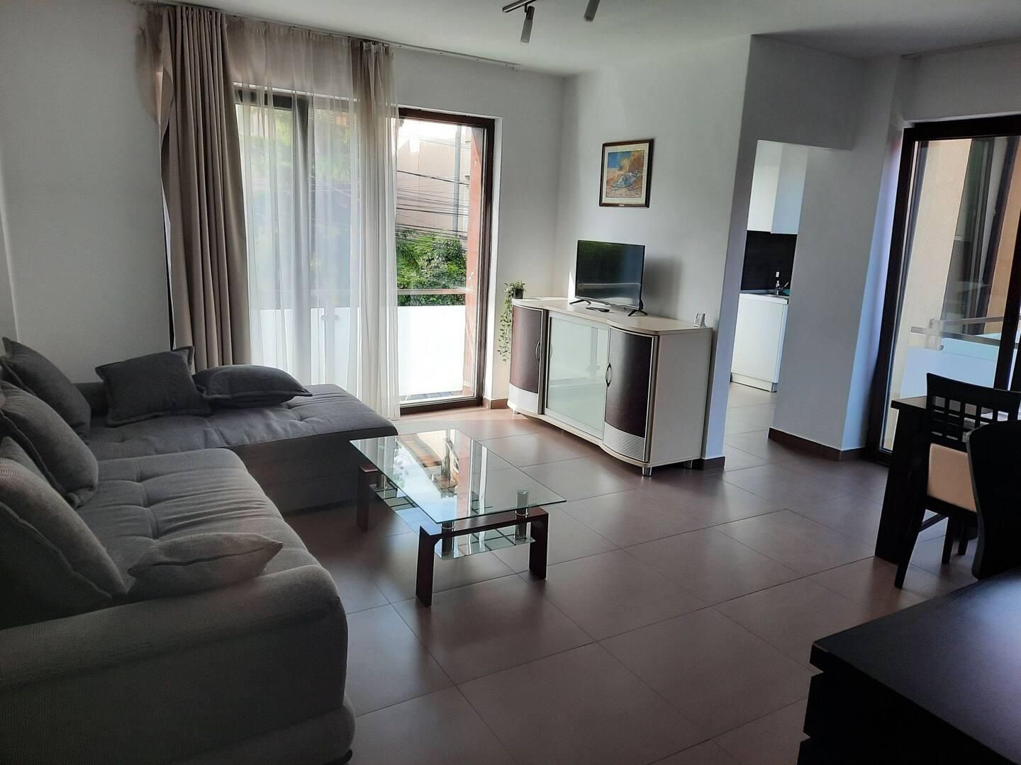 Închiriez apartament UNTOLD strada Mamaia Nr.12