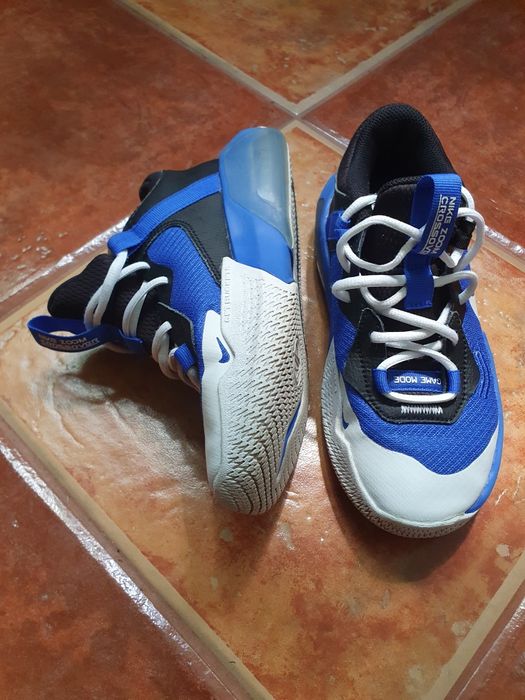 Adidași calitate, mărci diferite.