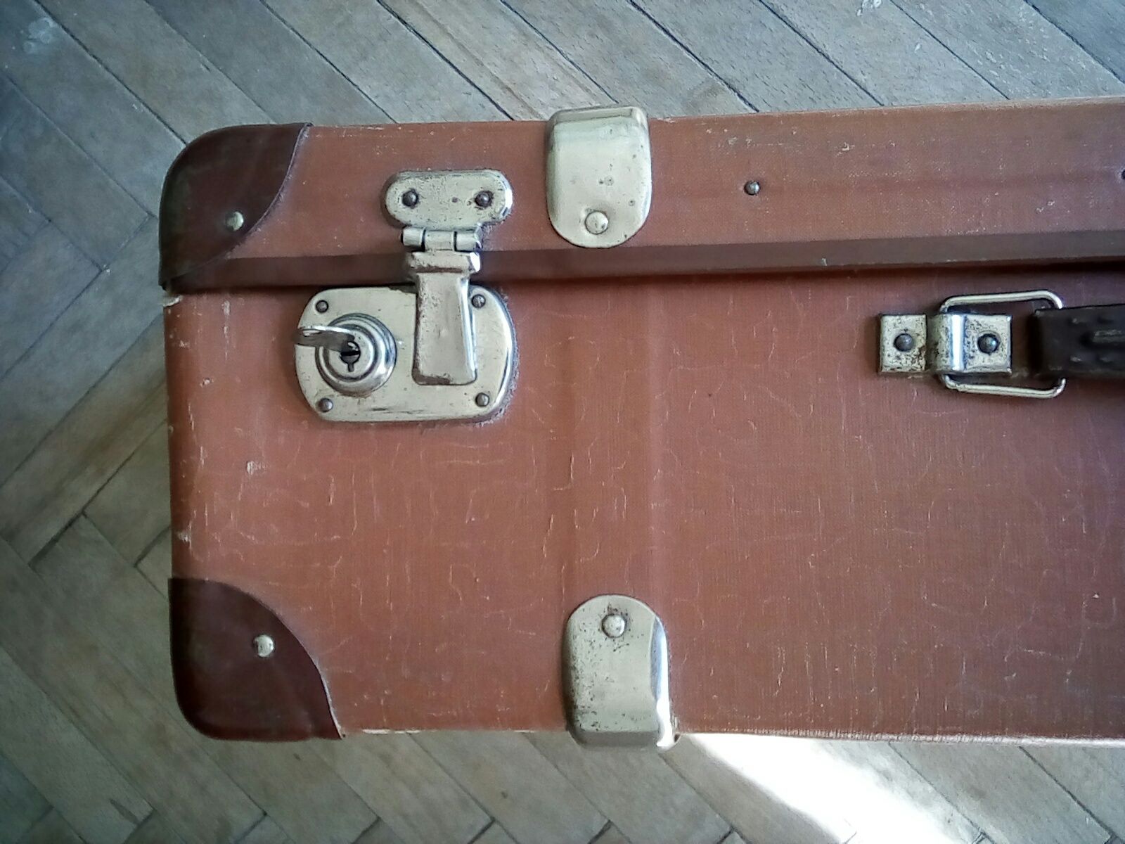 Куфар жакардов с ключ
