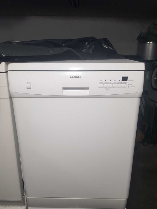 Продавам голяма свободно-стояща Съдомиялна