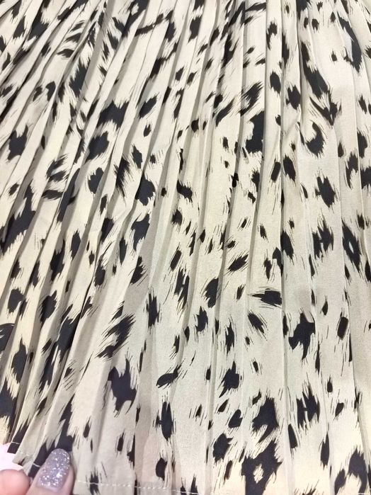 Бежова пола плисе