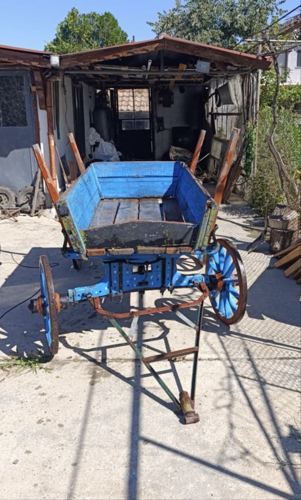 Автентична дървена каруца