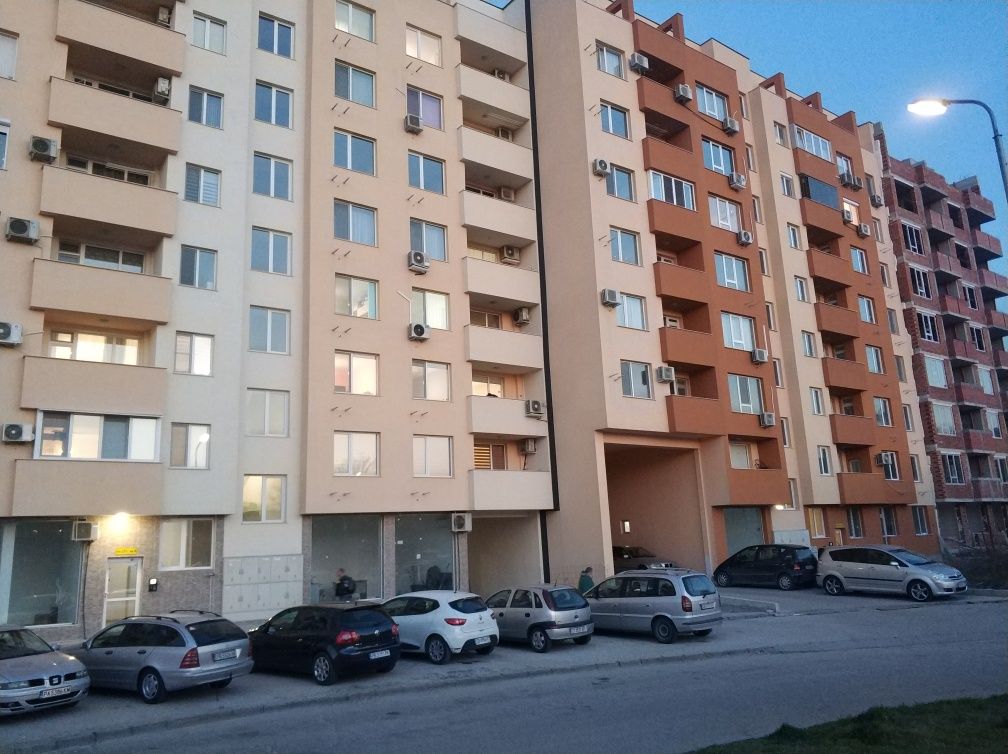 Гараж / склад 19м² за автомобил и мотор под наем в ЖК Тракия, бл.230,