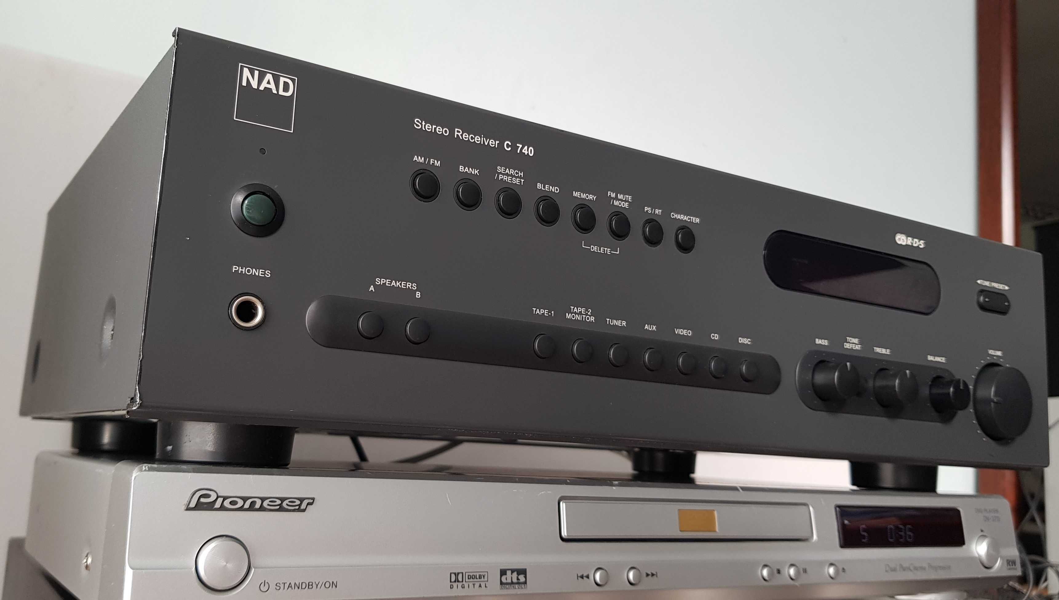 NAD C 740 amplificator stereo amplituner statie preamplificator Top