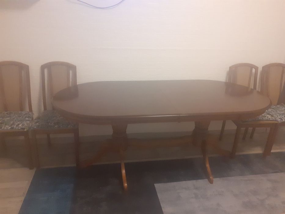 Продам шикарный  стол со стульями и компьютерный стол