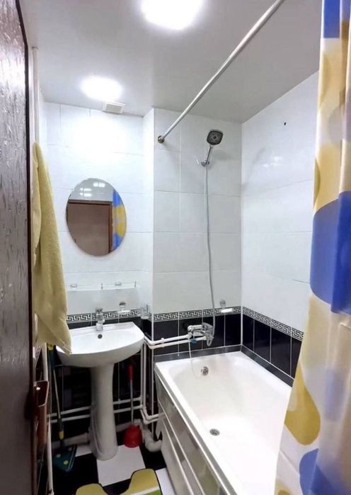 3 xonali kvartira sotiladi