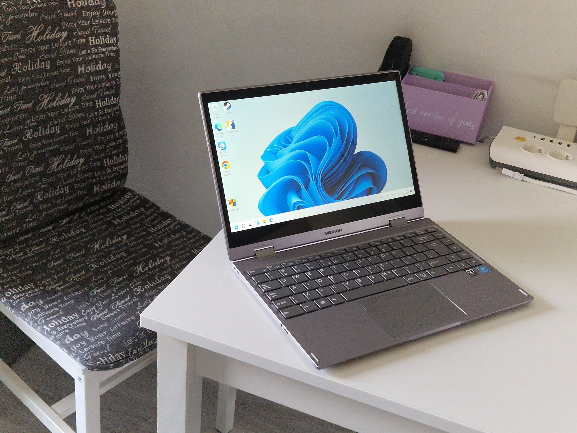 Laptop Medion 2 în 1 ,se face tableta  360 grade - touchscreen