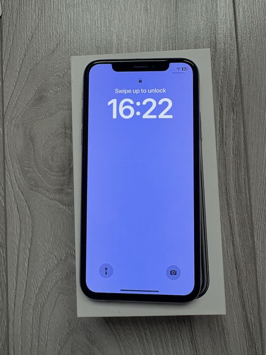 iPhone X, Silver, 64 GB - пада му батерията - с оригиналната кутия