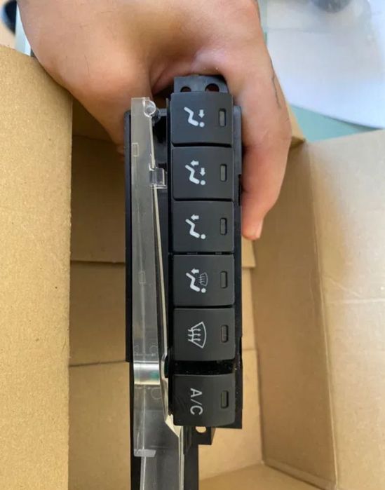 Оригинальные переключатели отопителя на Suzuki Grand Vitara