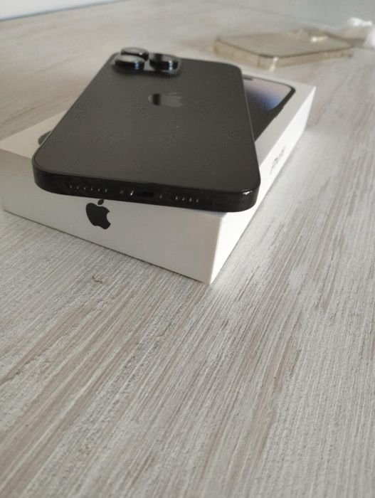 Ipfone 14 pro max  като нов 2 броя плюс зарядно