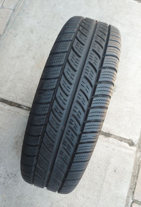 O bucată 205/75 R16C M+S iarnă + una Continental