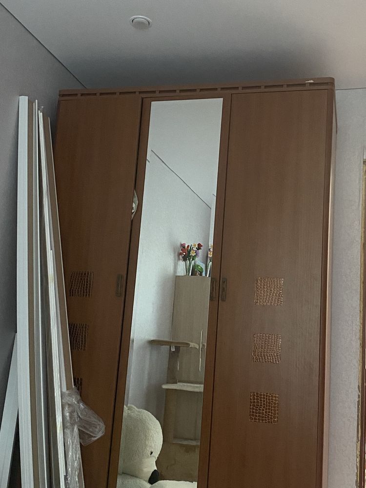 Продам шифоньер в хорошем состояние цвет не подошел под интерьер