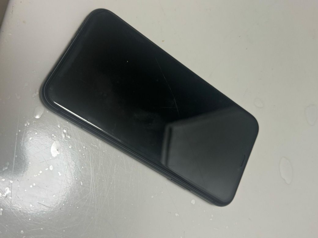 iPhone 11 в идеальном состоянии