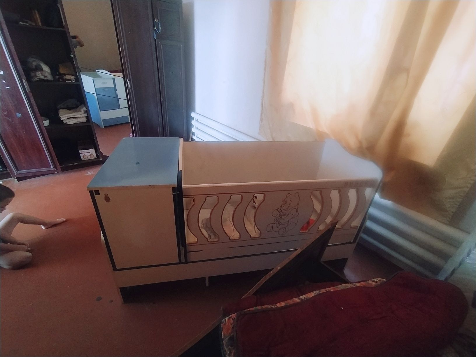 Детские кровать с мебелью
