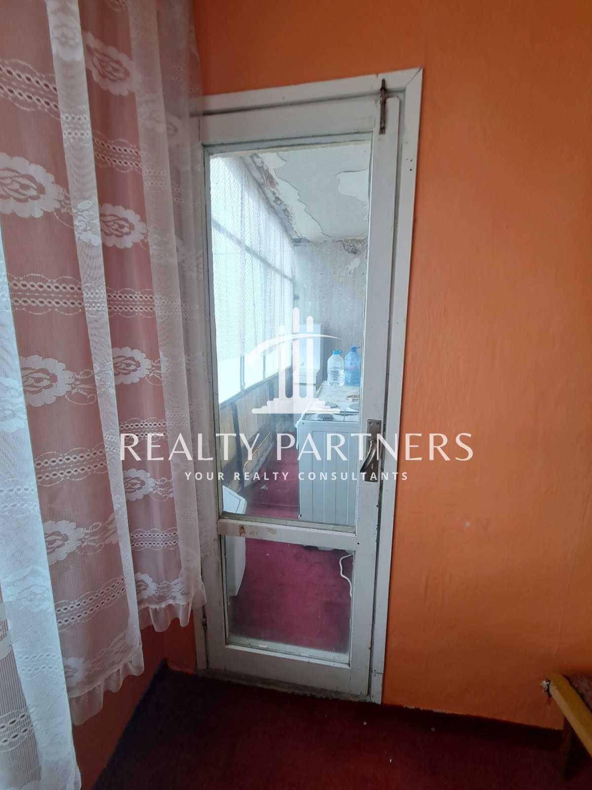 Продава 4-стаен – кв. Изток, гр. Перник