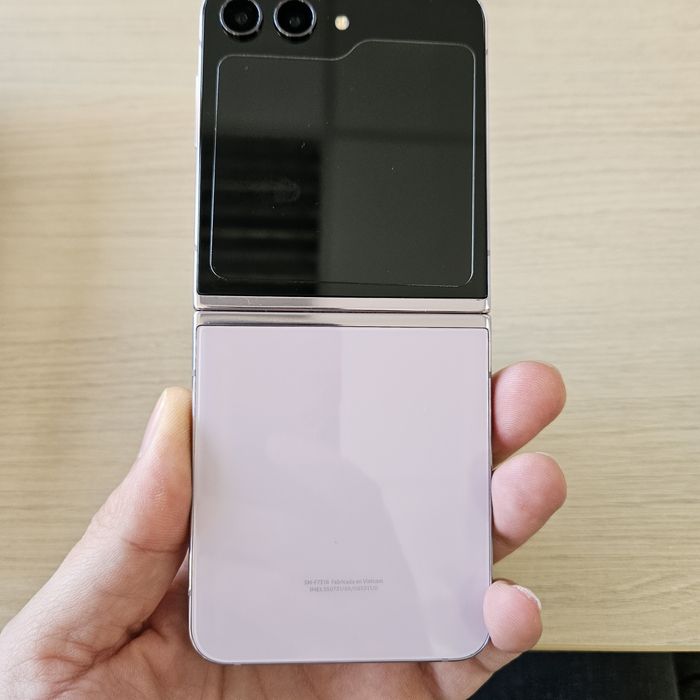 Telefon mobil Samsung Galaxy Z Flip 5, 512GB, 8GB RAM, 5G, cu defect!