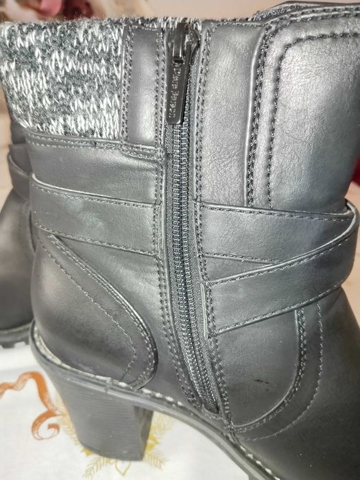 Продавам дамски боти