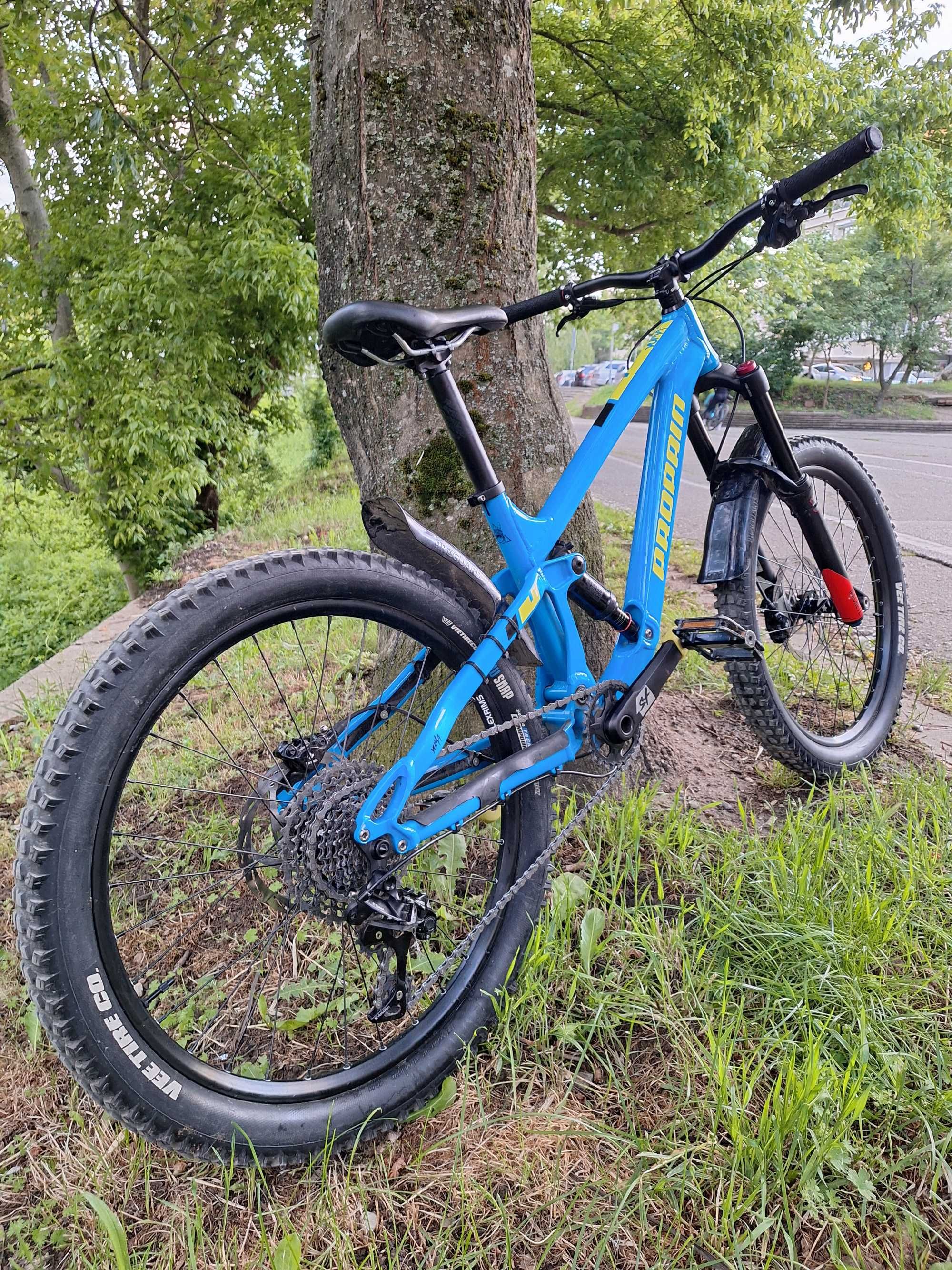 Продавам детско dh колело Propain yuma 24
