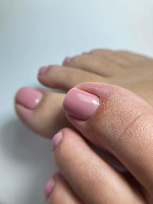 Pedichiura cu oja semi plus tratament talpa