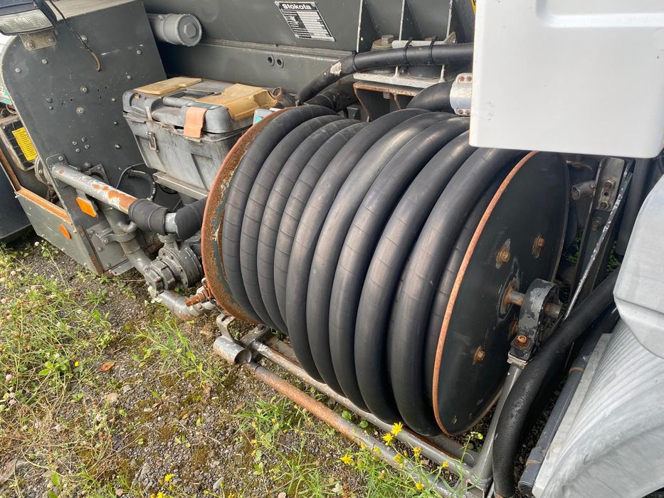 Autocisterna 9000  Litri  Pompa  2003 Stropitoare